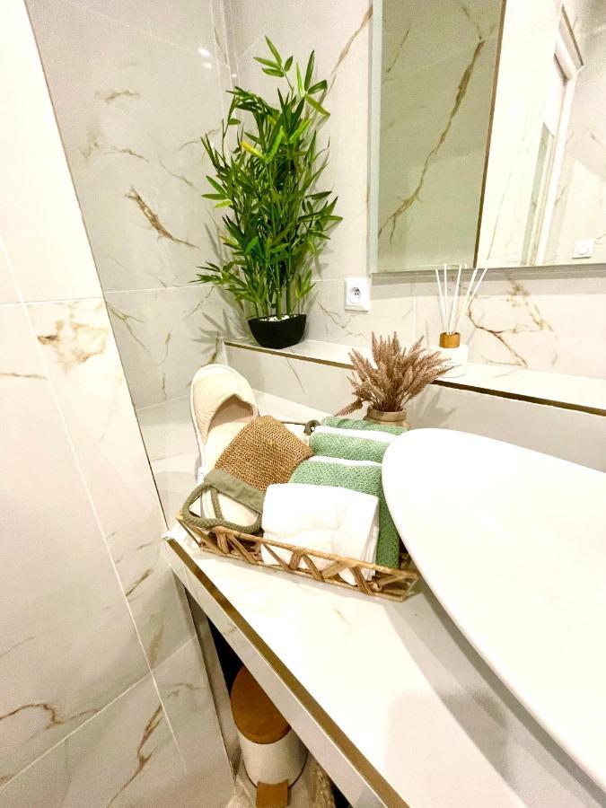 Spacious Loft, Duplex, Old Town, 3 Bedrooms - Easy Check-In 니스 외부 사진