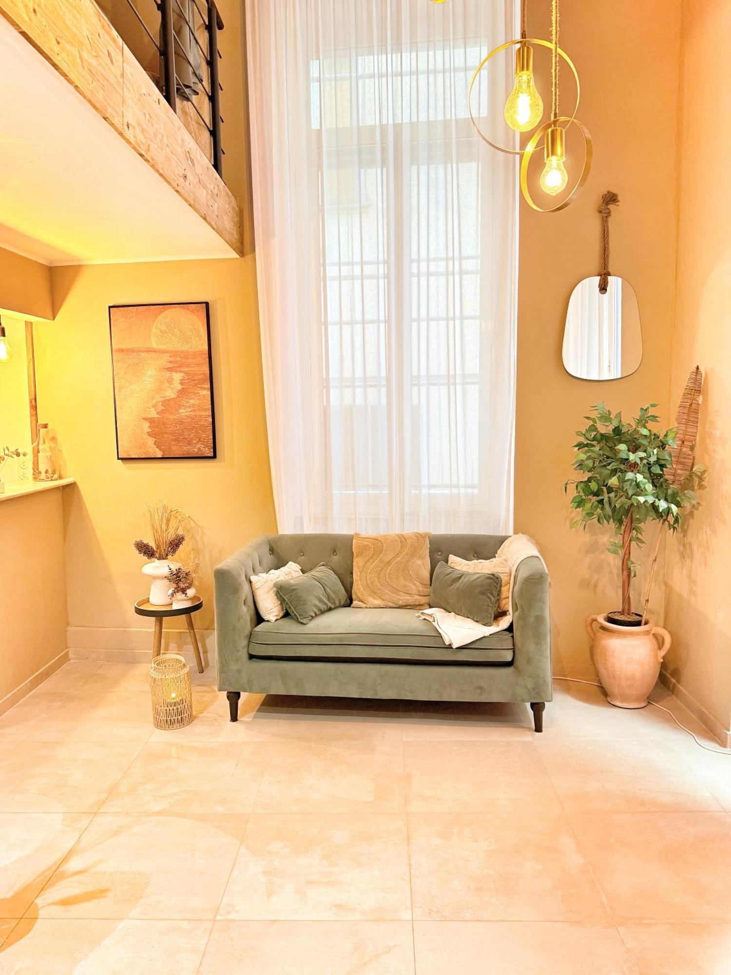Spacious Loft, Duplex, Old Town, 3 Bedrooms - Easy Check-In 니스 외부 사진